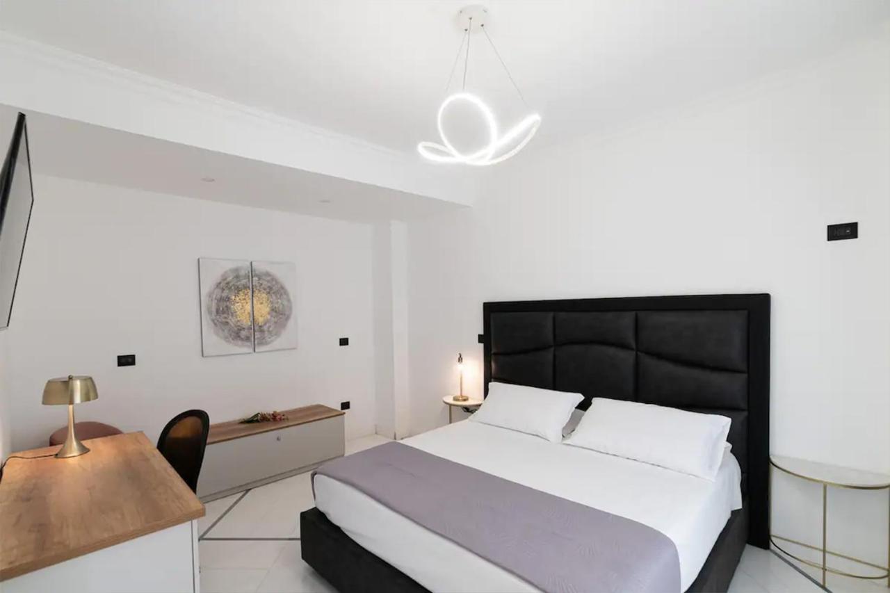 Apartments Hotel Real Suite Napoli Chiaia Mergellina Esterno foto