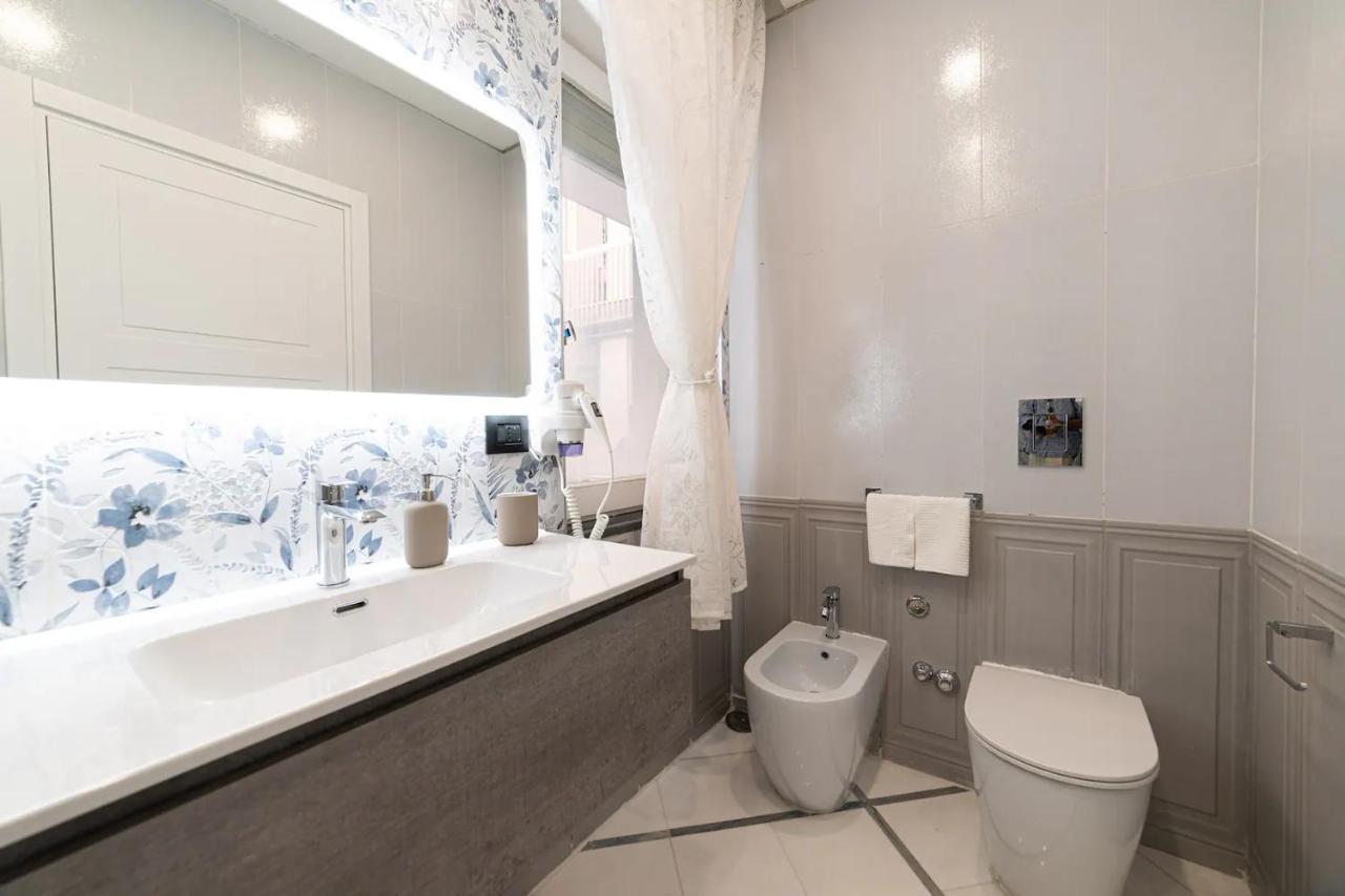 Apartments Hotel Real Suite Napoli Chiaia Mergellina Esterno foto