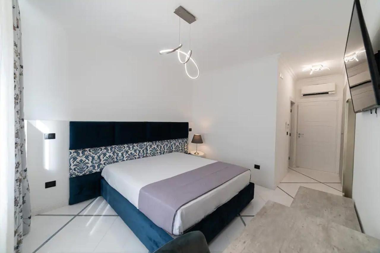Apartments Hotel Real Suite Napoli Chiaia Mergellina Esterno foto